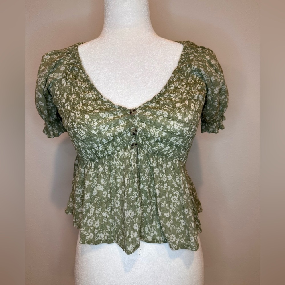 #16 Daisies Short-Sleeve Smocked Bust Baby doll Top